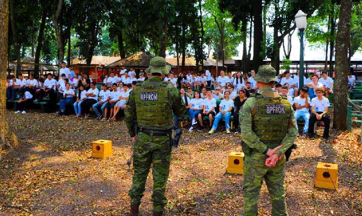 150 jovens da região lindeira têm dia de interação e conhecimento sobre operações policiais