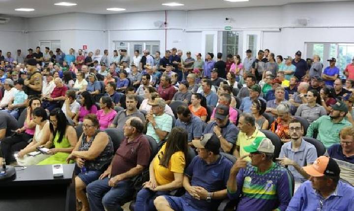 Agricultores realizam reunião após possíveis medições para áreas indígenas