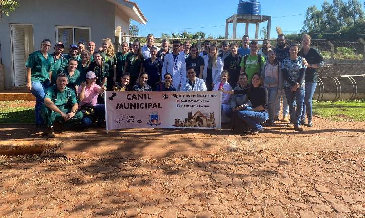 Alunos da Faculdade de Medicina Veterinária Uniguaçu realizaram visita técnica ao Canil Municipal de Santa Helena.