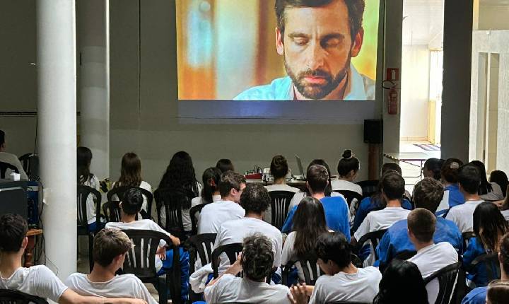 Alunos do Colégio Estadual H. A. Castelo Branco participam de sessão especial do Cine Acult na manhã desta quinta-feira