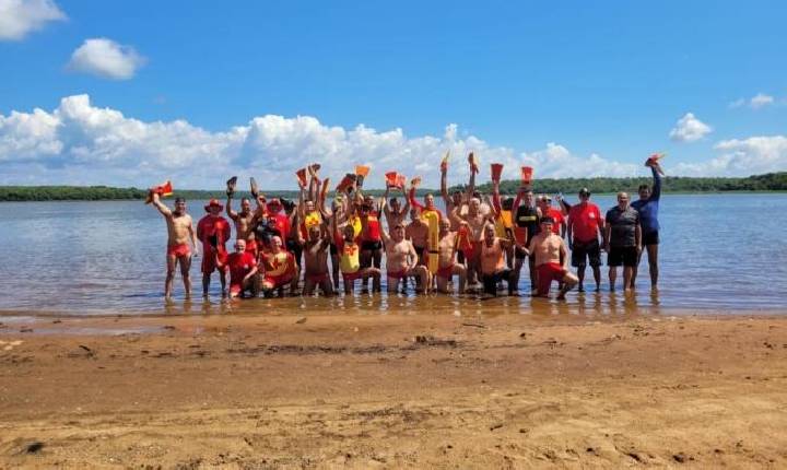 Balneário de Santa Helena foi palco da 1ª Travessia dos Guarda-Vidas Veteranos 'Pé Vermelho'