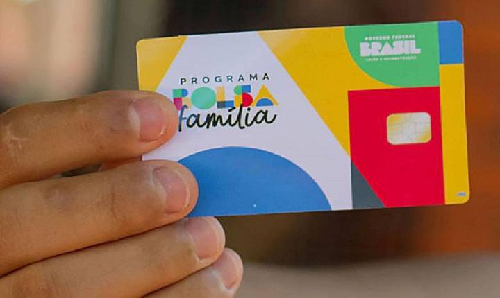 Bolsa Família paga valor extra e benefício é o maior da história