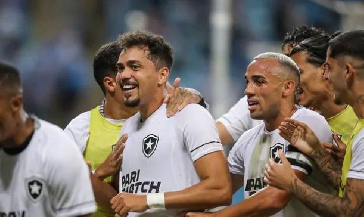 Botafogo vence o Grêmio e dispara na liderança do Brasileirão