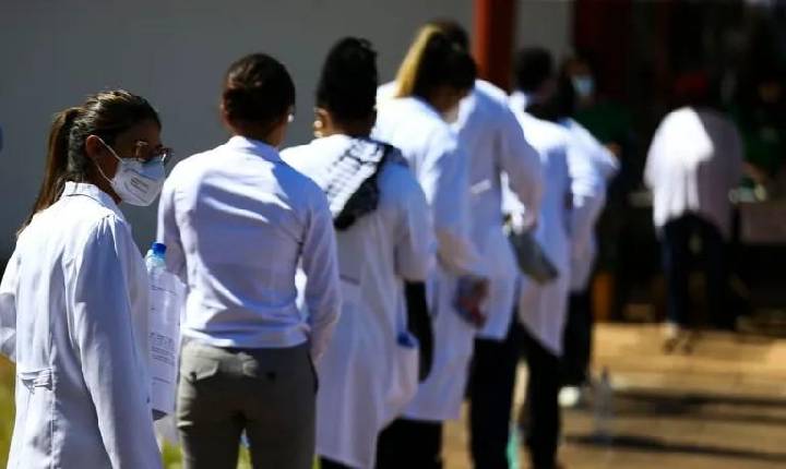 Brasil já tem 546 mil médicos; apenas 2,56 a cada mil habitantes