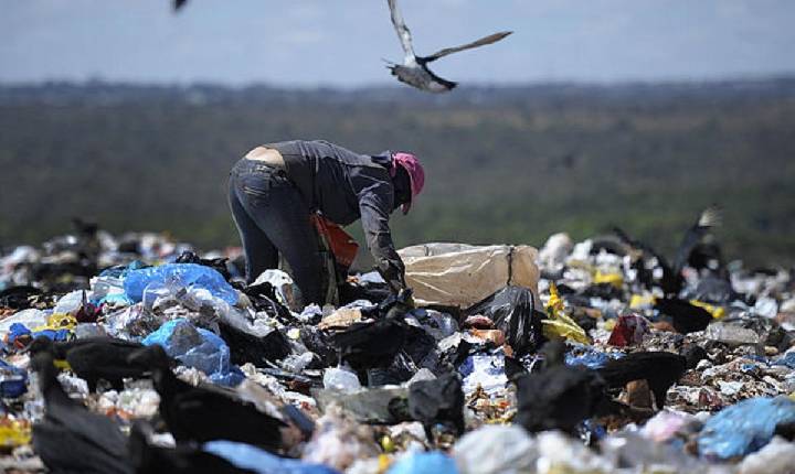 Brasil não vai cumprir meta de acabar com os lixões em 2024, alerta especialista