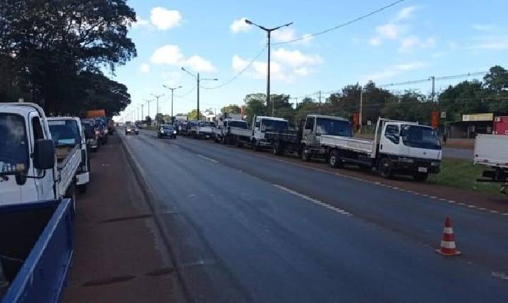 Caminhoneiros iniciam greve no Paraguai contra o aumento dos combustíveis