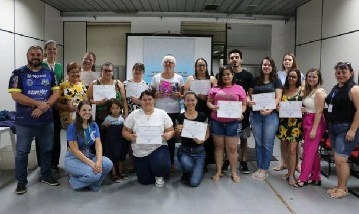 Curso de corte e costura capacita 20 alunos em Santa Helena