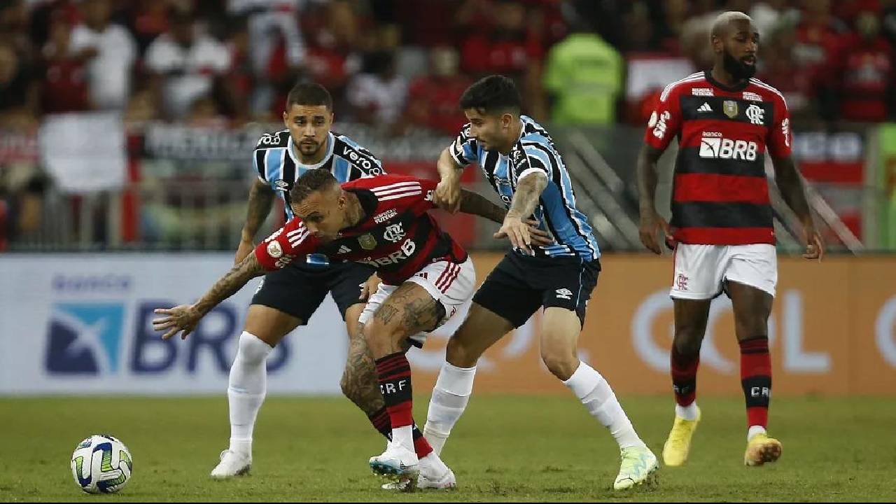 Após cirurgia, Grêmio aguarda por retorno de Ferreira em julho e