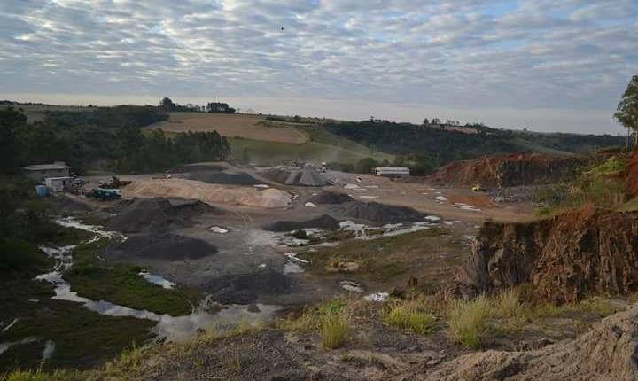 Detonação em pedreira vai interromper hoje (16) tráfego de veículos em rodovia de Santa Helena