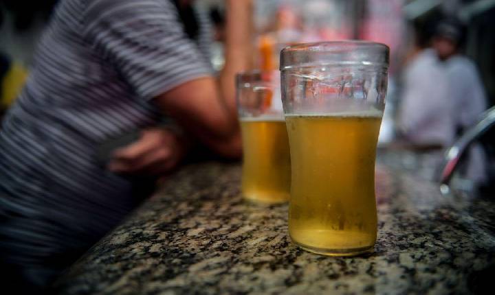 Dia de Combate ao Alcoolismo: médicos alertam sobre danos à saúde