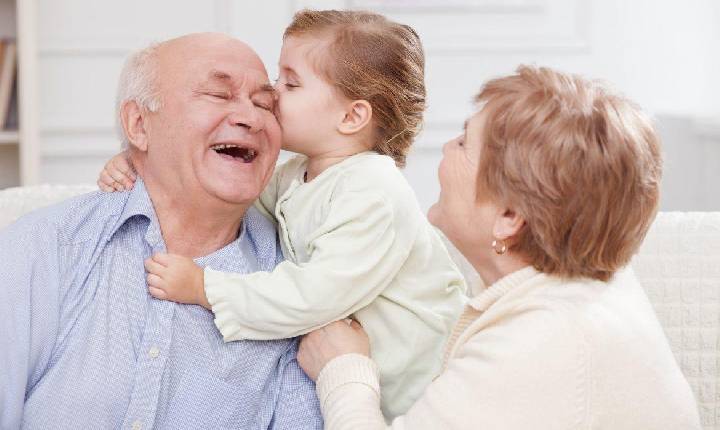Dia dos Avós: interação com netos ajuda a enfrentar isolamento social