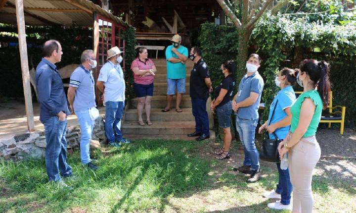 Diretoria da Paraná Turismo conhece propriedades adeptas ao Turismo Rural
