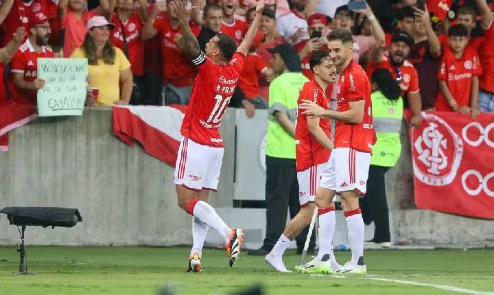 Em jogo eletrizante, Inter vence o Grêmio no Gre-Nal com gol de pênalti aos 52