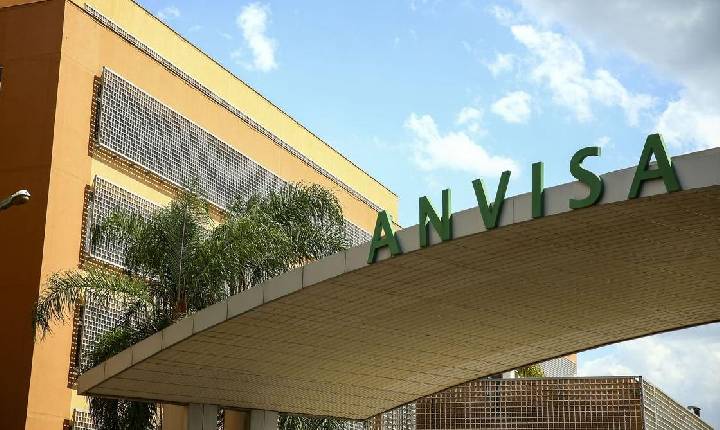 Em reunião tensa, Anvisa suspende agrotóxico suspeito de causar câncer