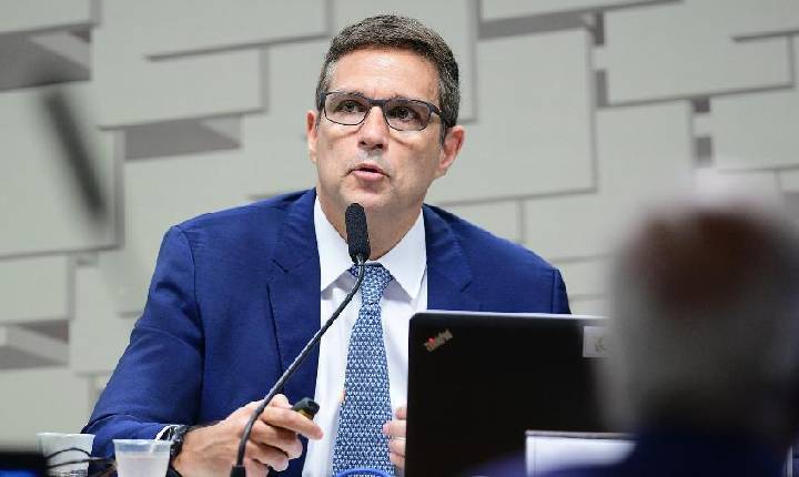 Estabilidade social vem com inflação controlada, diz Campos Neto