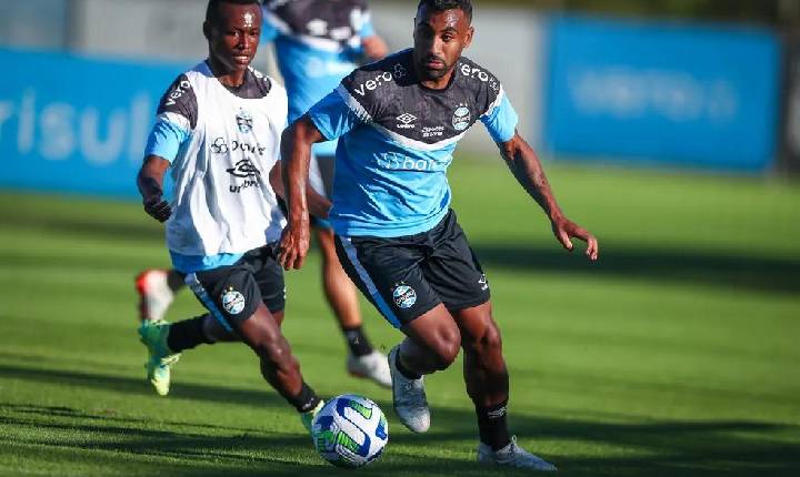 Everton Galdino tem lesão muscular e vira desfalque no Grêmio