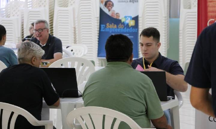 Feirão do Emprego reúne grande público e empresas prestigiam evento