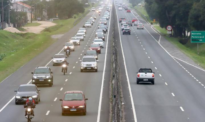 Feriado prolongado movimenta rodovias no Paraná; neste ano ainda tem mais três