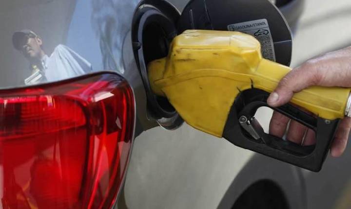 Gasolina sobe 50,78% em 12 meses; veja principais vilões da inflação no período