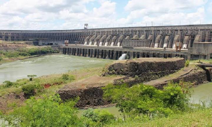 Governo altera portaria para viabilizar importação de energia do Paraguai