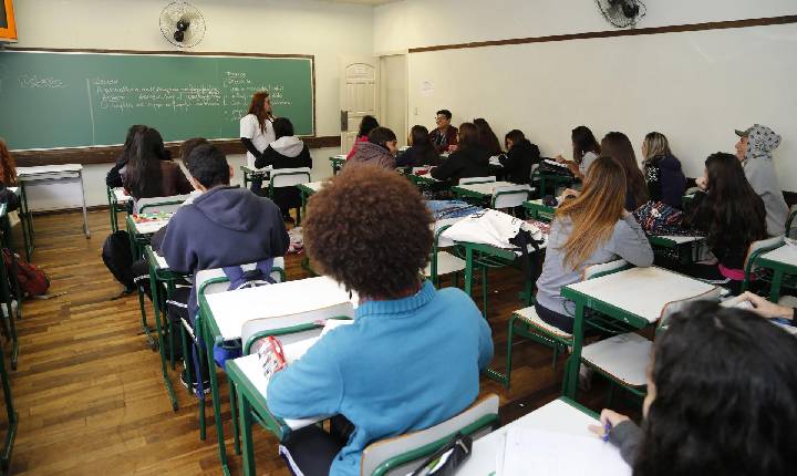 Governo amplia apoio psicológico a alunos, professores e colaboradores da rede estadual