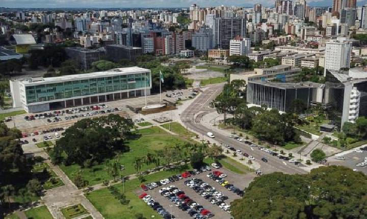 Governo do Paraná oficializa projeto para garantir reajuste do salário mínimo regional de 2022