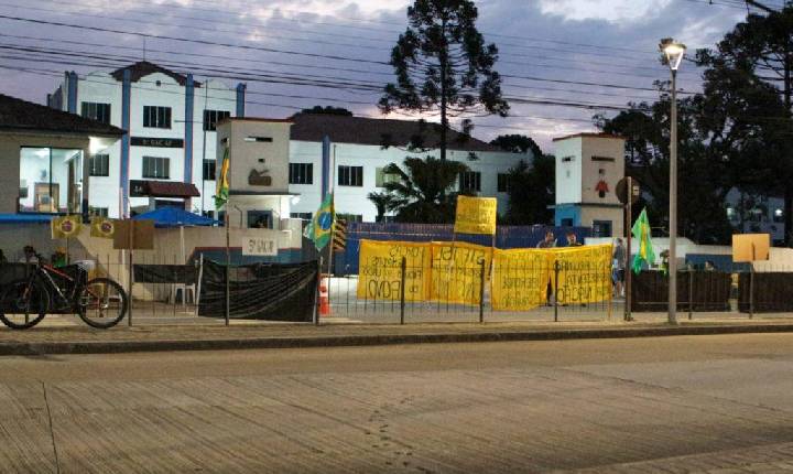 Governo do Paraná prepara ações para desmobilizar atos em frente aos quartéis
