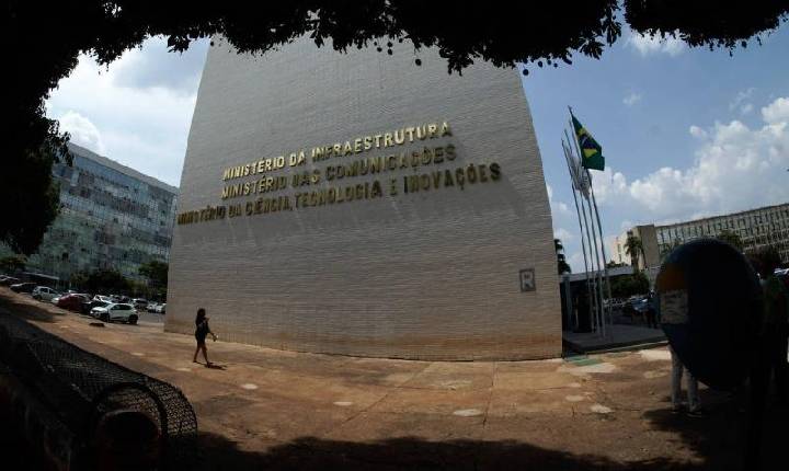 Governo federal bloqueia R$ 2,5 bilhões do financiamento da ciência