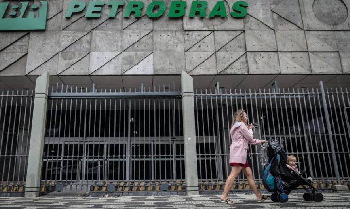 Governo não manda lista de candidatos e atrasa convocação de assembleia para trocar presidente da Petrobras