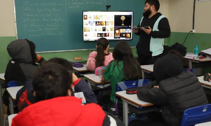 Governo propõe novas regras para escolha de diretores de escolas públicas do Paraná