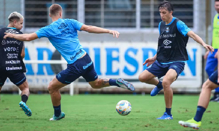 Grêmio relaciona todos os jogadores para final; Inter espera goleiro e mira zagueiro