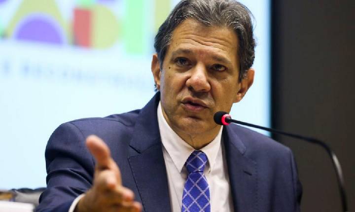 Haddad critica postura do Copom em manter juros altos sem razão