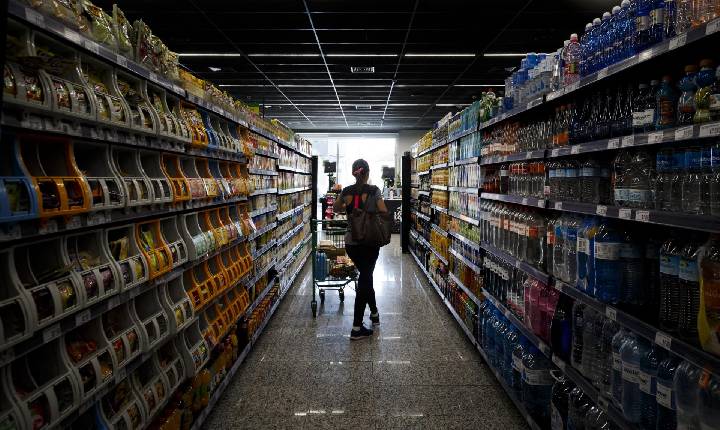 Inflação acelera em junho, puxada por alimentos, e vai a 11,89% em 12 meses