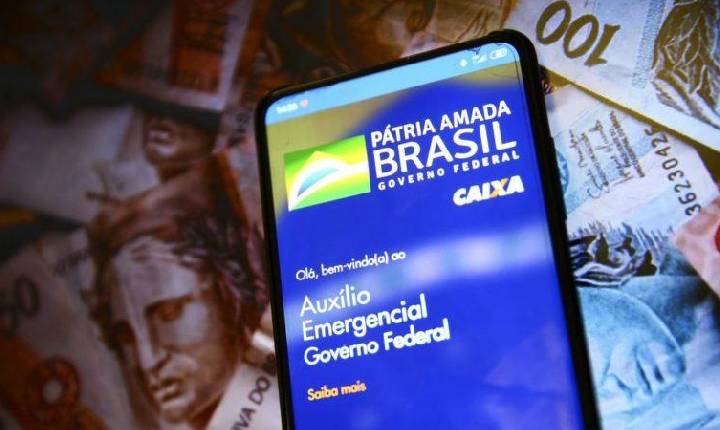 Inflação alta e salários em queda limitam impactos do Auxílio Brasil, dizem economistas