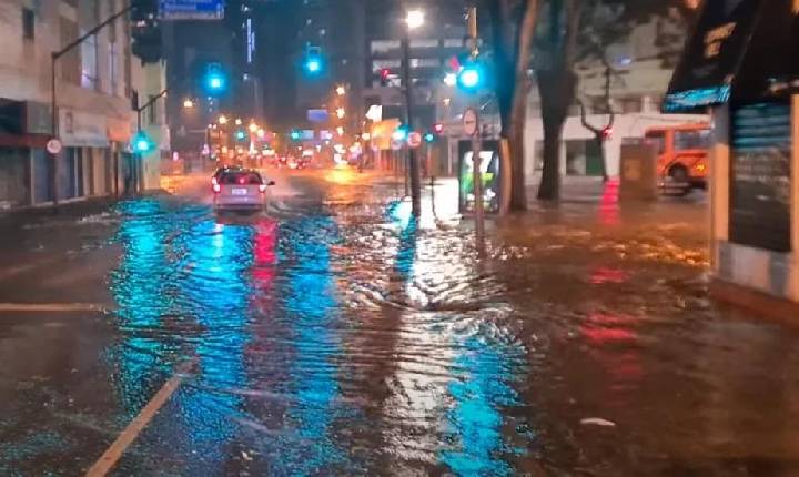 Inmet emite alerta amarelo com risco de tempestades com granizo para parte do Paraná