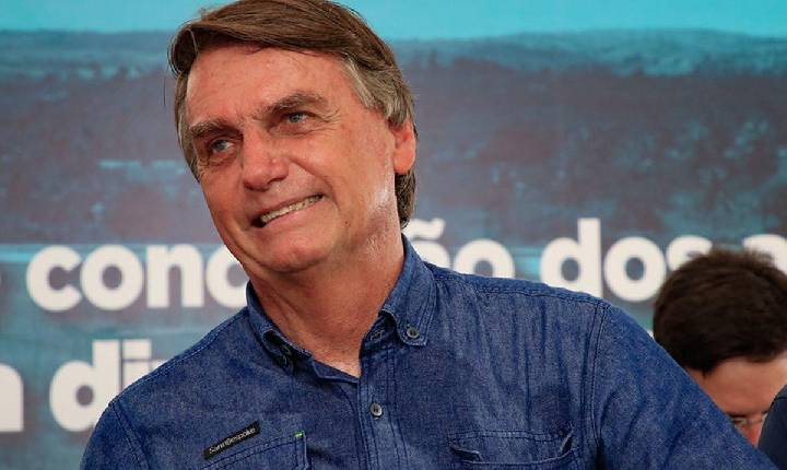 Internet reage a gastos milionários de Bolsonaro no cartão corporativo