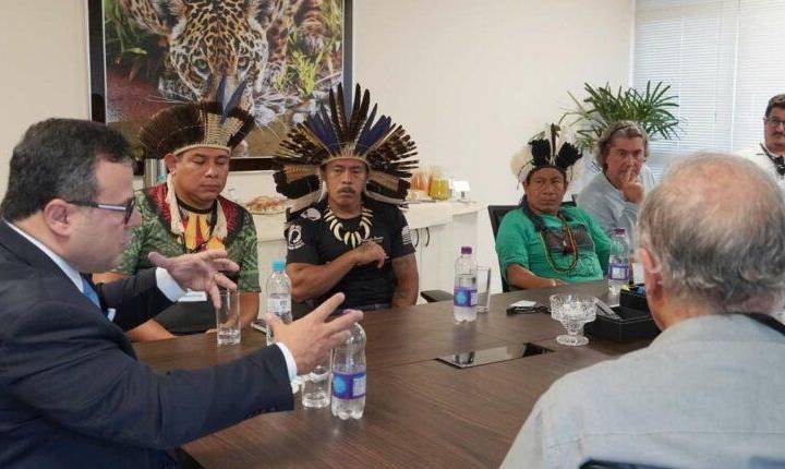 Lideranças indígenas participam de encontro com a diretoria de Itaipu