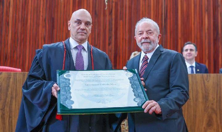 Lula e Alckmin recebem de Moraes diploma de presidente da República