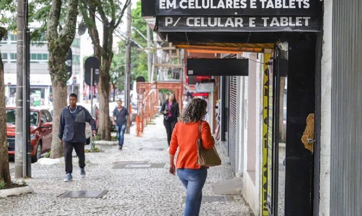 Mais da metade dos comerciantes do Paraná acreditam que terão aumento no faturamento