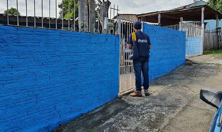 Mulheres fazem trabalho doméstico por 9,6 horas a mais que os homens por semana, aponta IBGE