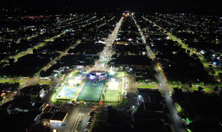 Natal Iluminado recebeu Papai Noel e shows em sua última noite em Santa Helena