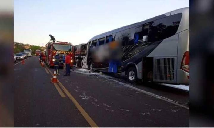 Ônibus que transportava escoteiros para o Campori se envolve em acidente na BR 369 em Corbélia