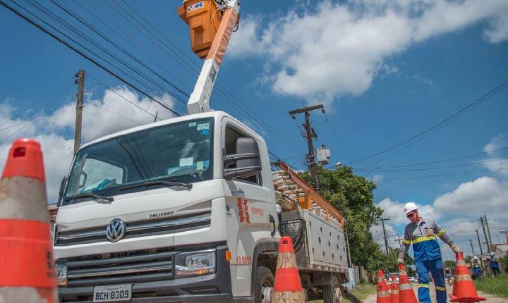 Operação conjunta retira árvores com risco de queda em bairro de Santa Helena