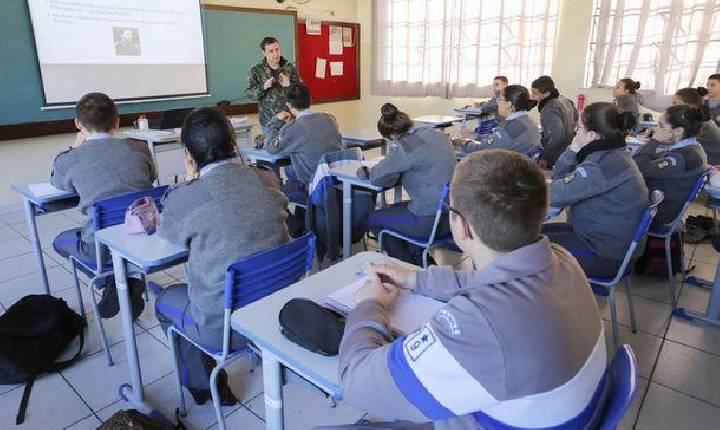 Paraná terá 312 escolas estaduais cívico-militares em 2024