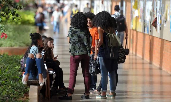 Pesquisa aponta distorções entre negros e brancos na educação