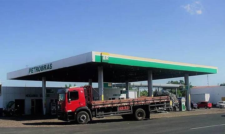 Petrobras anuncia redução de R$ 0,30 no preço do diesel