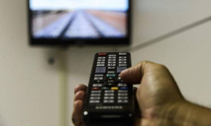 Por causa de streaming e redes, jovens de até 24 anos veem 7 vezes menos TV do que idosos