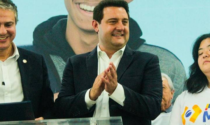 PR cortou metade das vagas de EJA. Modelo projeta atraso de 1 a 3 anos na redução do analfabetismo funcional