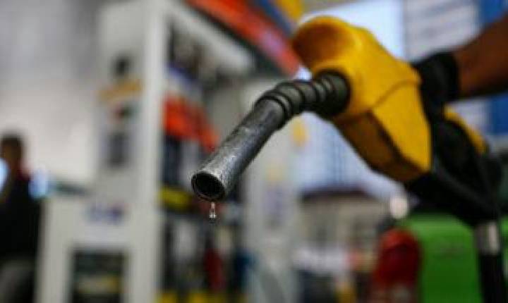 Preço da gasolina no Brasil está alinhado ao mercado internacional, estima corretora