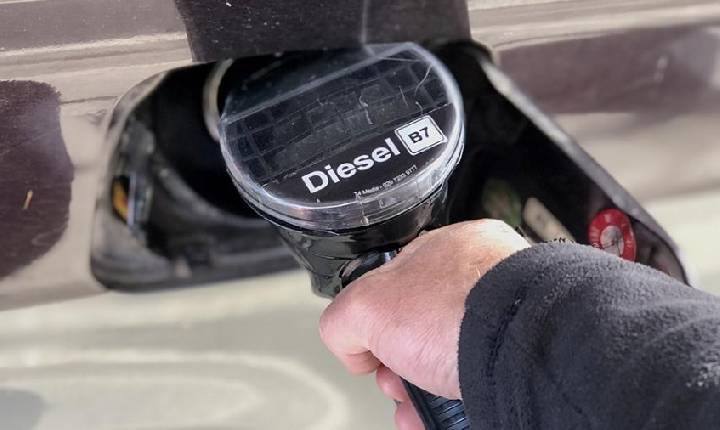 Preço do óleo diesel dobra em um ano e meio e Petrobras não vê tendência de queda